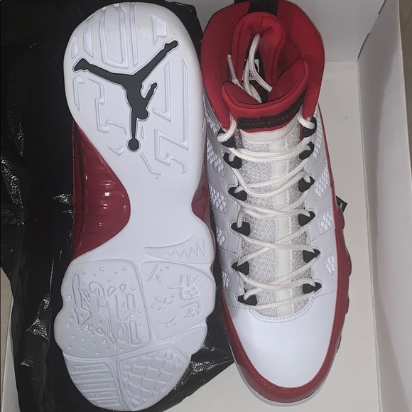 retro 9s red